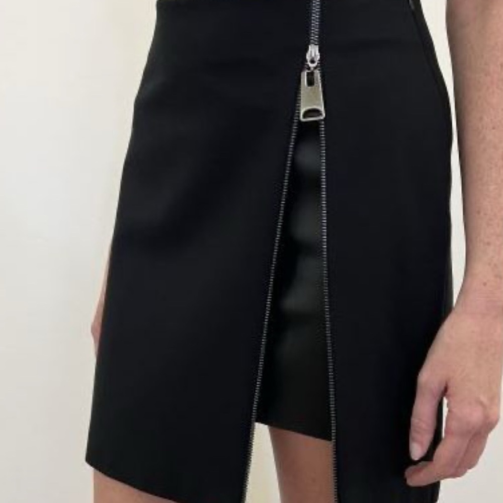 THEO HERA MINI SKIRT MINI LEATHER SKIRT UNDER SIZE MEDIUM Black Zipper Skirt